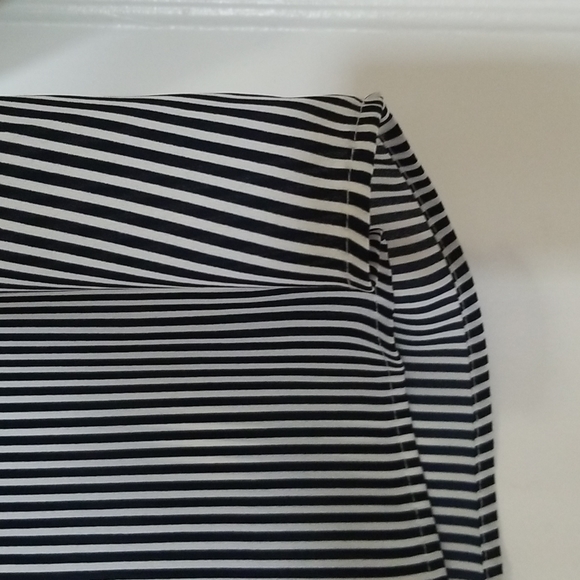 LOFT (M) Bell-Sleeve Lightweight Top EUC - Picture 7 of 8